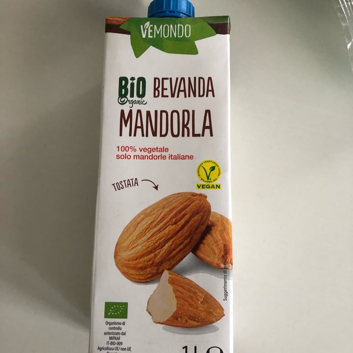 photo of Vemondo Bevanda alla mandorla shared by @crunchypeanutbutter on  04 Aug 2022 - review