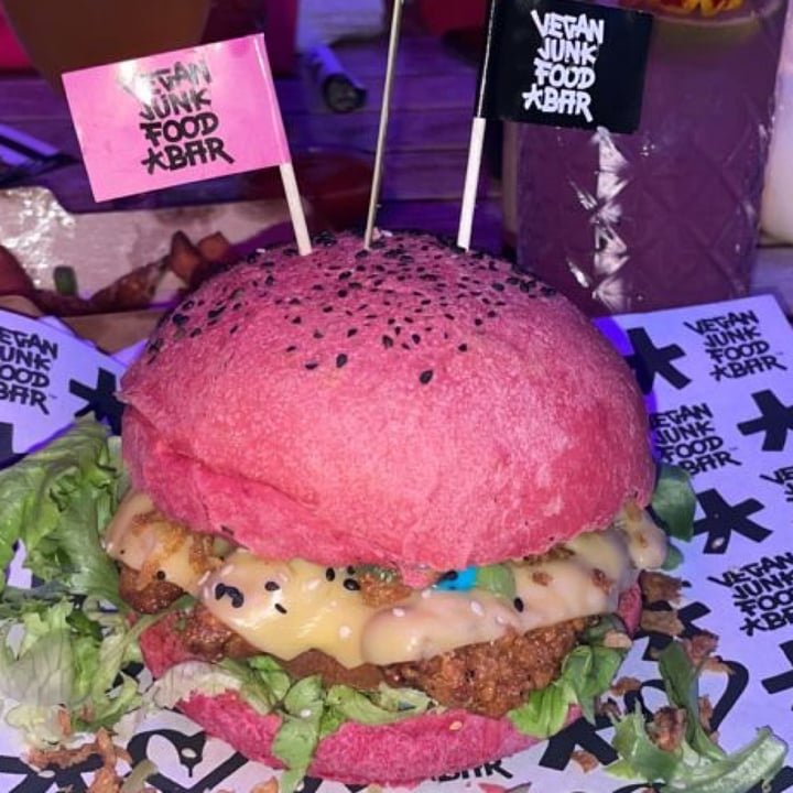 photo of Vegan Junk Food Bar Big daddy burger shared by @elisarossi on  06 Sep 2021 - review