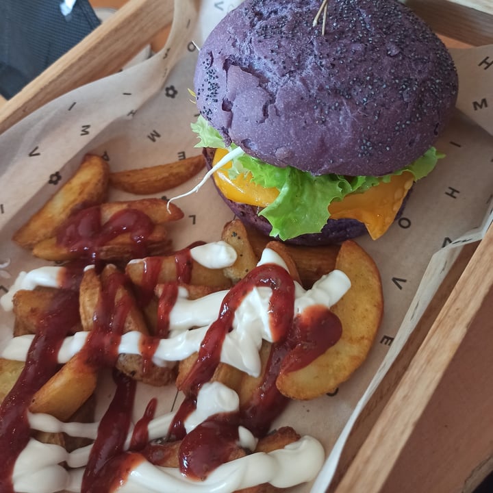 photo of Flower Burger Flower Burger shared by @savisara8 on  12 Mar 2022 - review