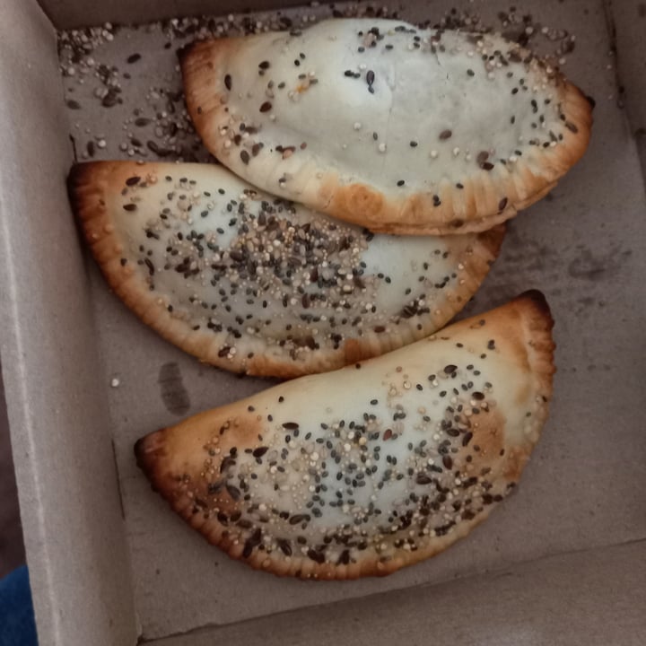 review photo of The Empanadas Gourmet Empanadas veganas shared by @biancavczerniuk on 29 Oct 2021 - review
