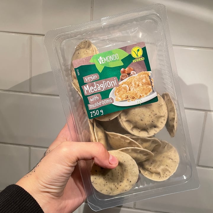 review photo of Vemondo Vegan Medaglioni with Mushrooms shared by @anaaragon on 27 Sep 2022 - review