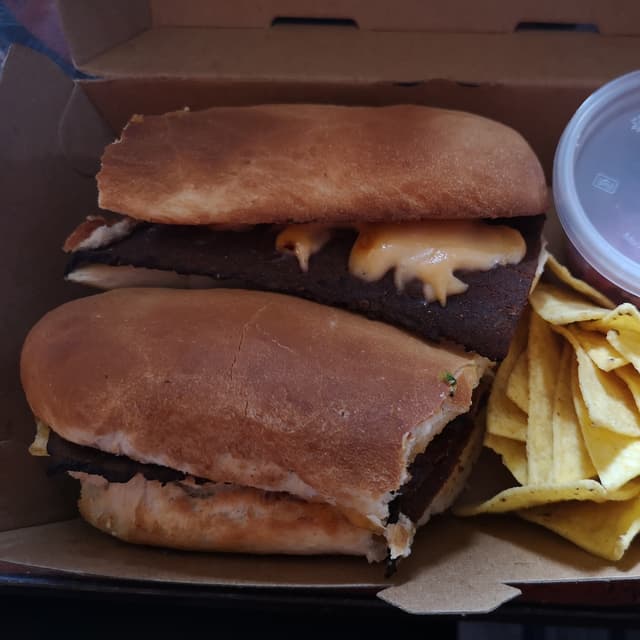 Foto do prato “Reuben Panini”