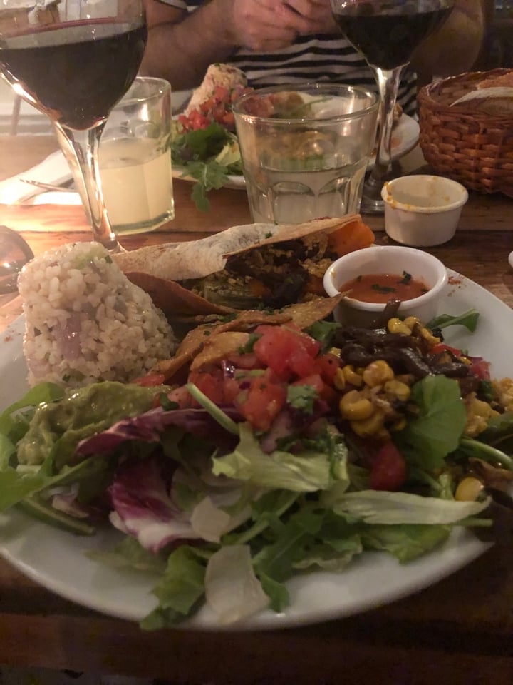 photo of Artemisia Taco shared by @juliietsr on  13 Mar 2020 - review