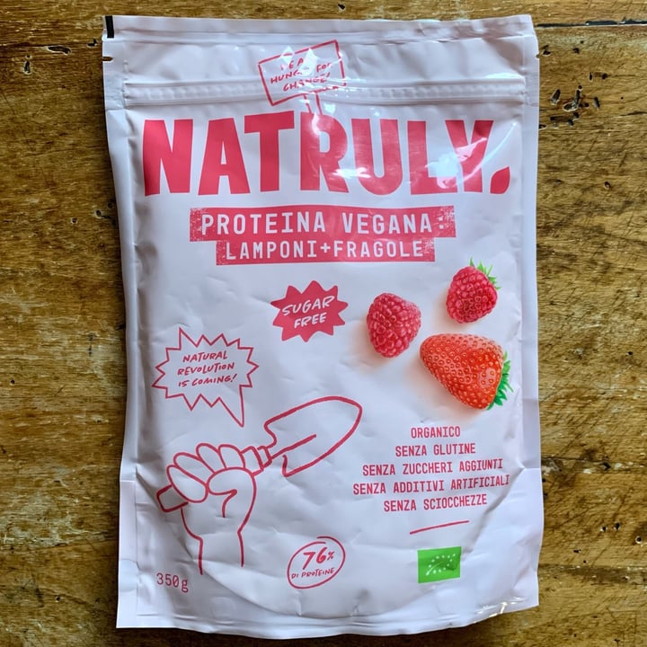 photo of Natruly Proteina vegana Fresa shared by @calcabrina on  06 Mar 2022 - review