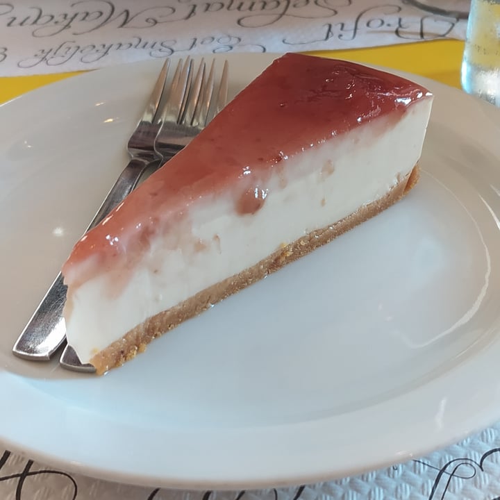 photo of La Factoría Vegana Café-Bar Cheesecake shared by @ilariabonfanti on  13 Sep 2022 - review