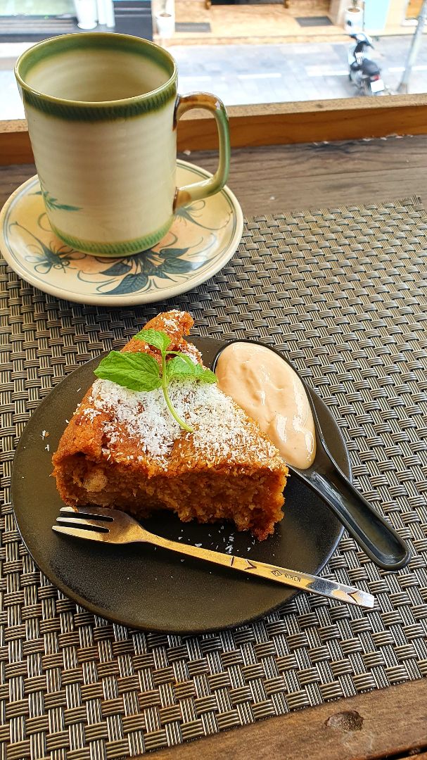 photo of Jalus Vegan Kitchen Carrot Cake with Almond cream shared by @hugihugla on  22 Mar 2020 - review