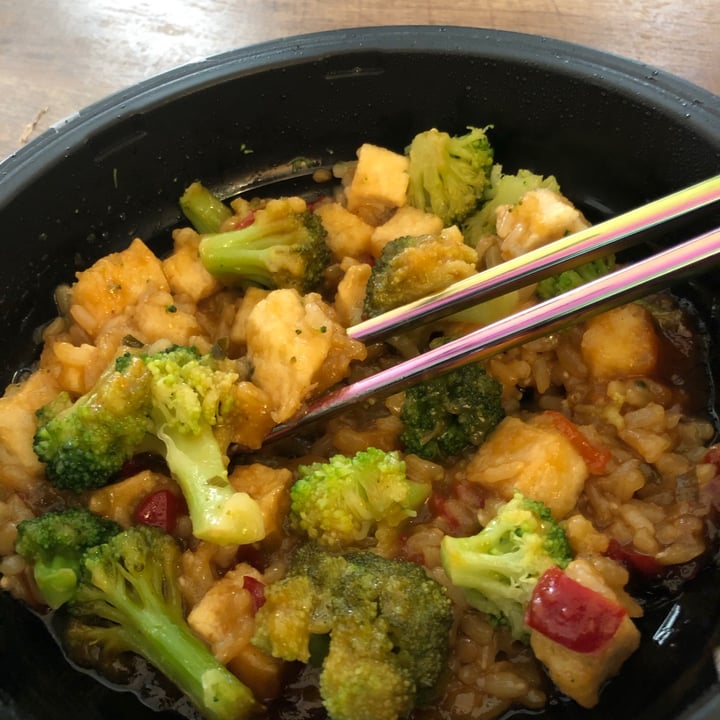 photo of Sweet Earth General Tso's Tofu shared by @jordynweiss on  03 Feb 2021 - review