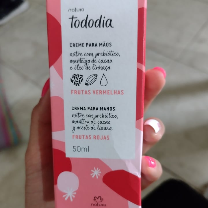 photo of Natura Crema para manos Frutas Rojas shared by @noebazualdo on  06 Dec 2021 - review