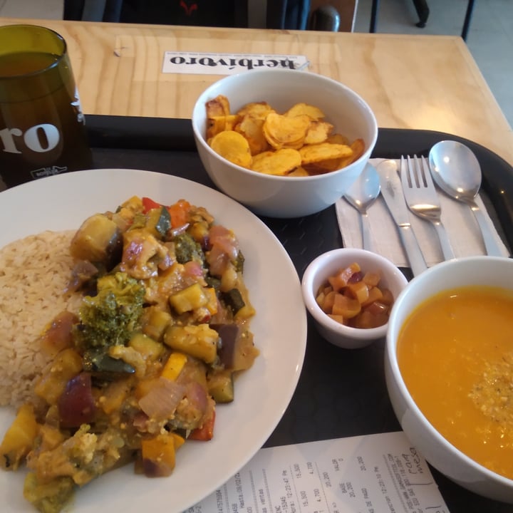 photo of Herbívoro restaurante vegano Curry De Verduras Y Tofu (Menú Del Día) shared by @rafecomo on  16 Apr 2021 - review