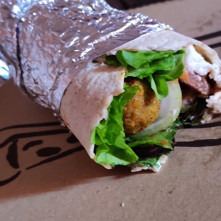 photo of La Cuchara Veggie Durum de espelta y avena relleno de falafel casero shared by @pikolo on  19 May 2022 - review