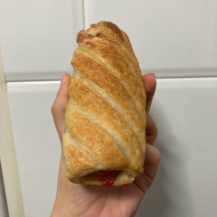 review photo of Vemondo Hot dog shared by @veganwildce on 27 Nov 2022 - review