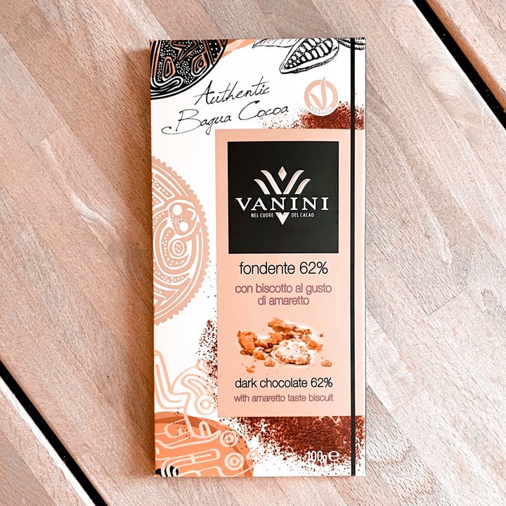 review photo of Vanini Cioccolato fondente 62% con biscotto al gusto di amaretto shared by @-sonia- on 02 Jun 2022 - review