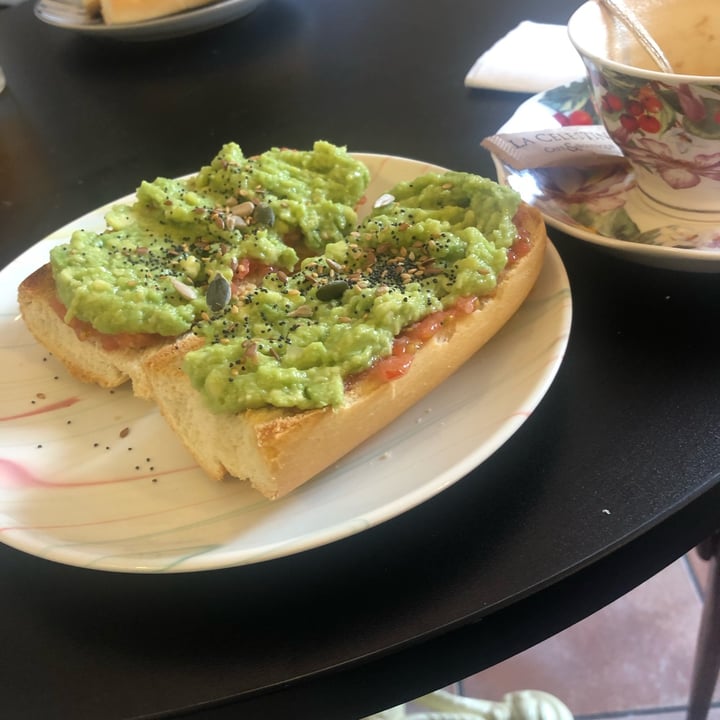photo of La Celestina Café & Boutique Tostadas Con Aguacate shared by @mochileravegana on  28 Apr 2022 - review