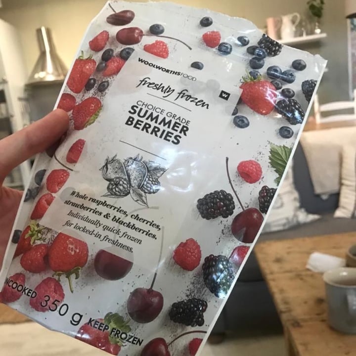 review photo of Woolworths Food Berry Medley Frozen shared by @bookelly8 on 27 Jan 2021 - review