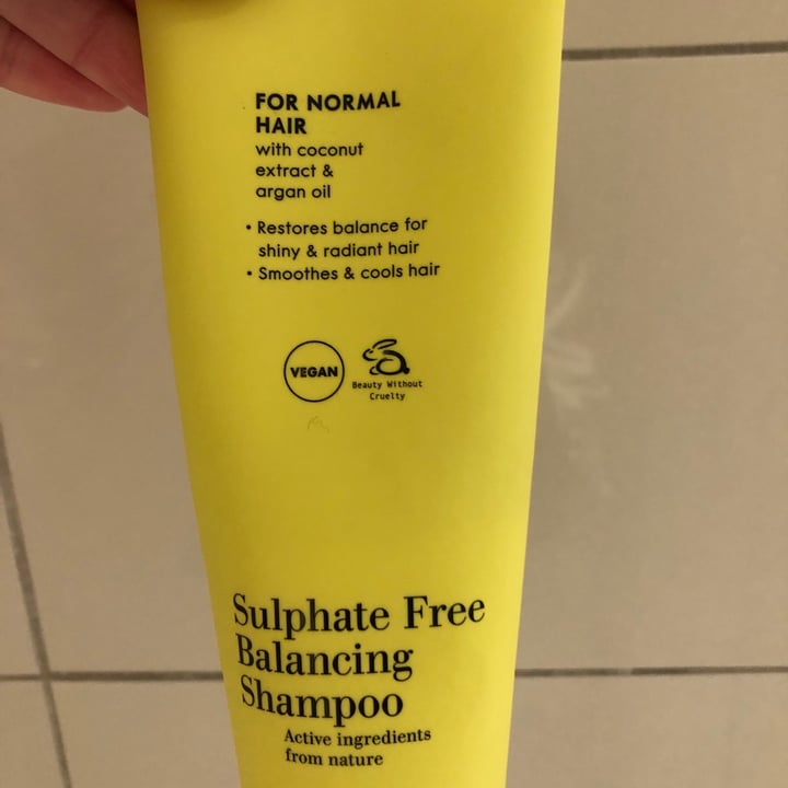 photo of Woolworths Balancing Shampoo For Normal Hair shared by @phoebekon2 on  16 Jul 2020 - review