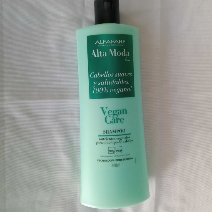 photo of Alfaparf Alta Moda shampoo Vegan shared by @marielfer on  16 Dec 2022 - review