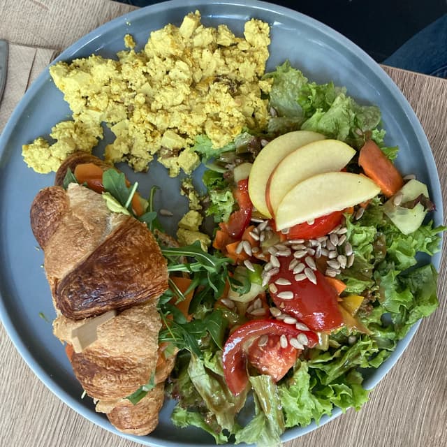 Photo of the dish “Croissandwich Frühstück”