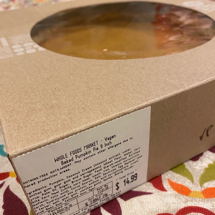 photo of Whole Foods Market Vegan Pumpkin Pie shared by @clarendiee on  28 Nov 2020 - review