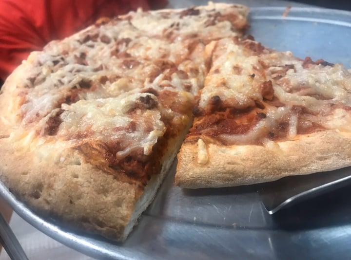 photo of Cruzer Pizza Cheese Pizza shared by @gwenna on  01 Jan 2020 - review