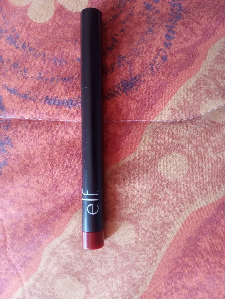 photo of e.l.f. Cosmetics Batom Elf Duas Cores Tons Rich Red shared by @luceroreyes on  17 Apr 2020 - review