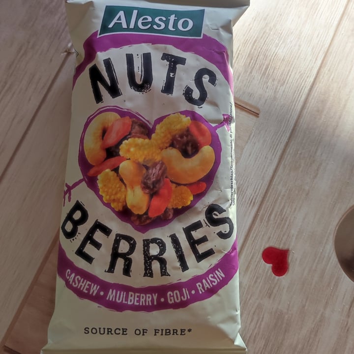 photo of Alesto Nuts berries shared by @valentinaasmm on  30 Jul 2022 - review