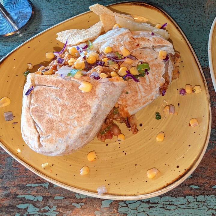 photo of Hecho En Mexico Heidelebrg Vegan Classic Burrito shared by @pecekocovski on  27 Nov 2022 - review