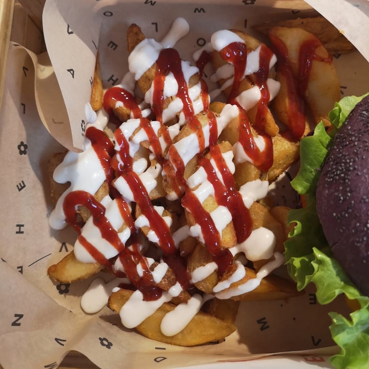 photo of Flower Burger Patatas Bravas shared by @briiiina on  06 Apr 2022 - review