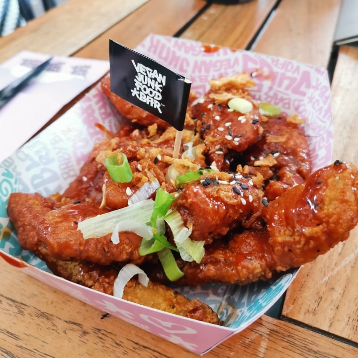 photo of Vegan Junk Food Bar fly wingz shared by @nikkibasson on  14 Nov 2022 - review