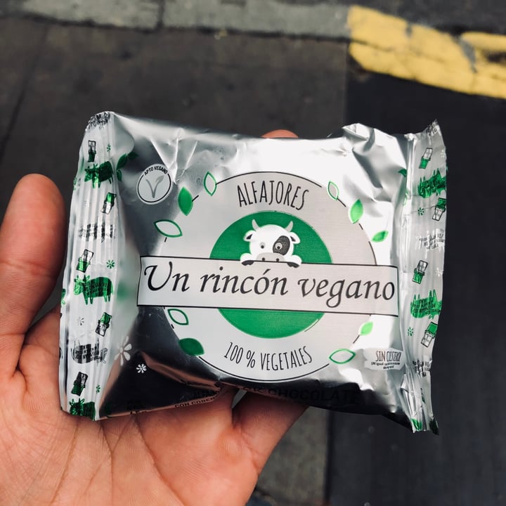 photo of Un Rincón Vegano Alfajor Black Chocolate shared by @ronaldot on  12 Apr 2021 - review