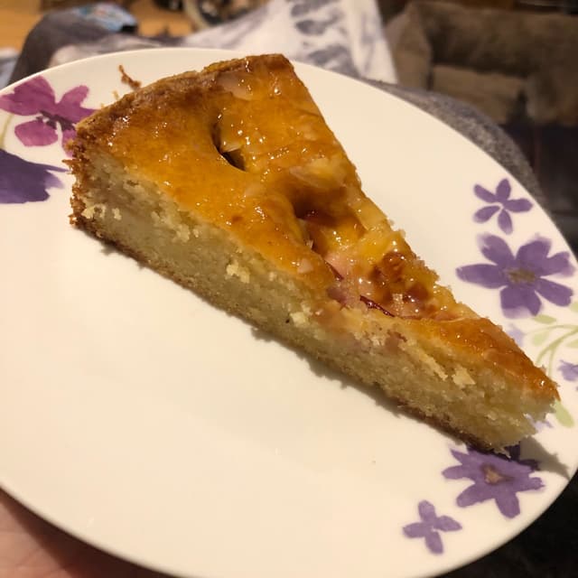 菜肴“Almond and Plum Cake”的照片
