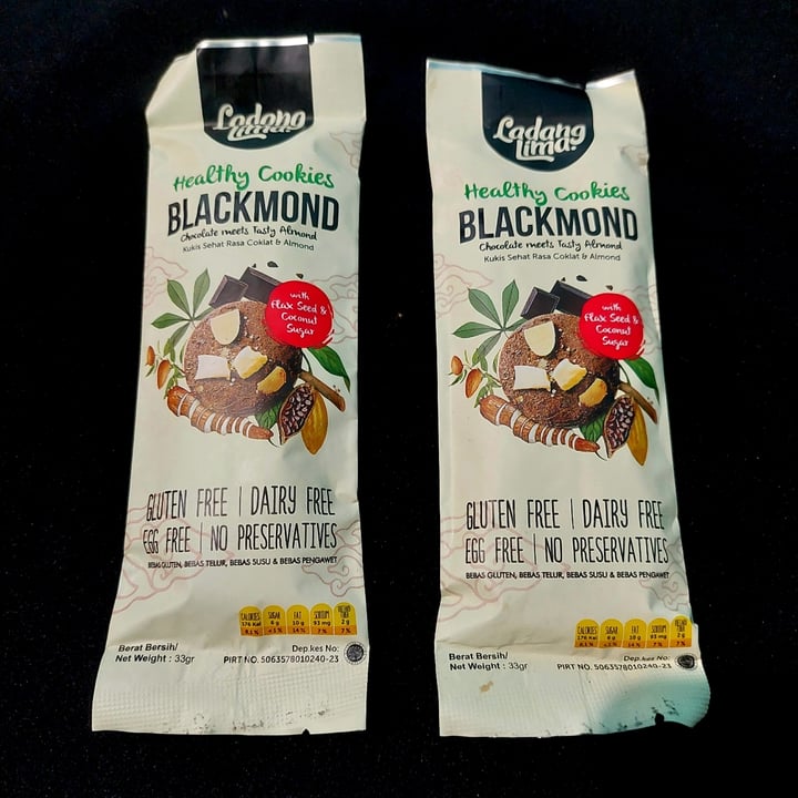 photo of Ladang Lima Blackmond Cookies shared by @elfatheherbivore on  26 Feb 2022 - review