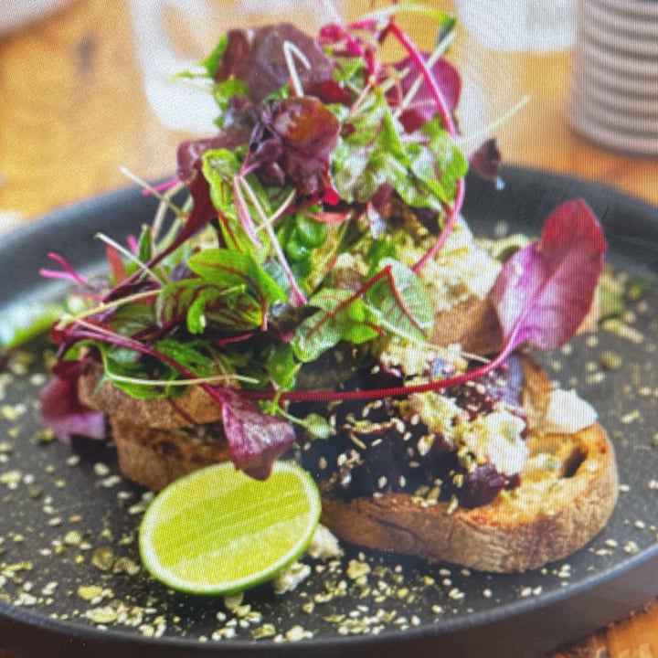review photo of SoulPod Food Soul Smashed Avocado Hummus shared by @droberts29 on 17 Oct 2022 - review