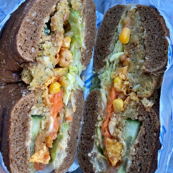 photo of Delicious Sandwich & Juice Bagel with Falafel shared by @veganmarshmallow on  27 Apr 2020 - review