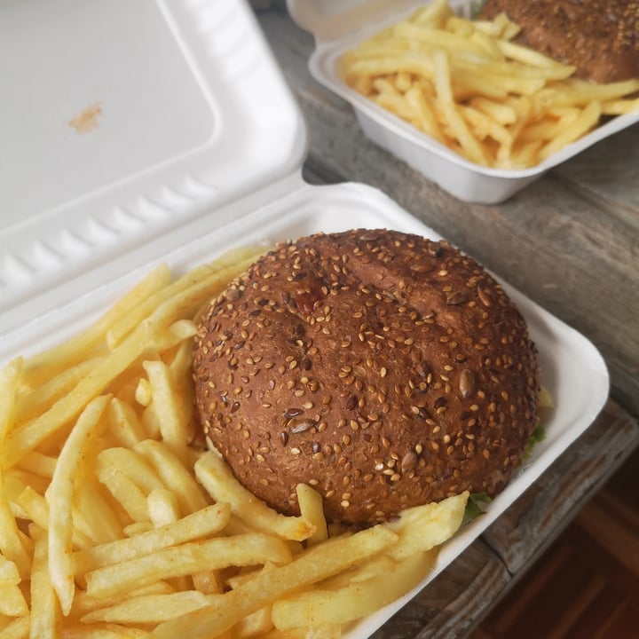 photo of The Fussy Vegan Beyond Cheese Burger shared by @nicola89 on  06 Aug 2020 - review