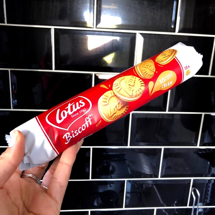 photo of Lotus Biscoff Biscoff Cream Biscuits  Vanilla Flavour shared by @southernveganupnorth on  12 Apr 2021 - review