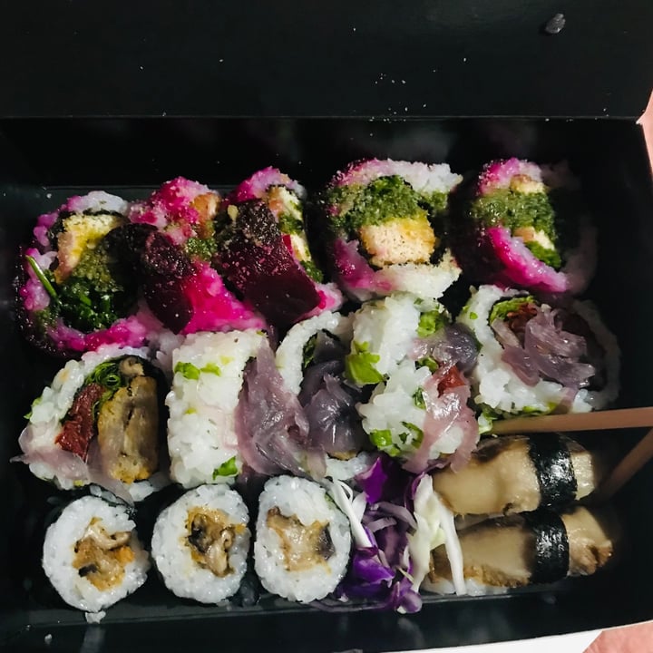 photo of Jiro Sushi - Sucursal Urquiza Combinado Sushi Vegan shared by @xpuchi on  26 May 2021 - review