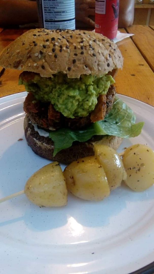 review photo of VeganMunch Guacamole Fakeon shared by @quetzal on 04 Feb 2020 - review