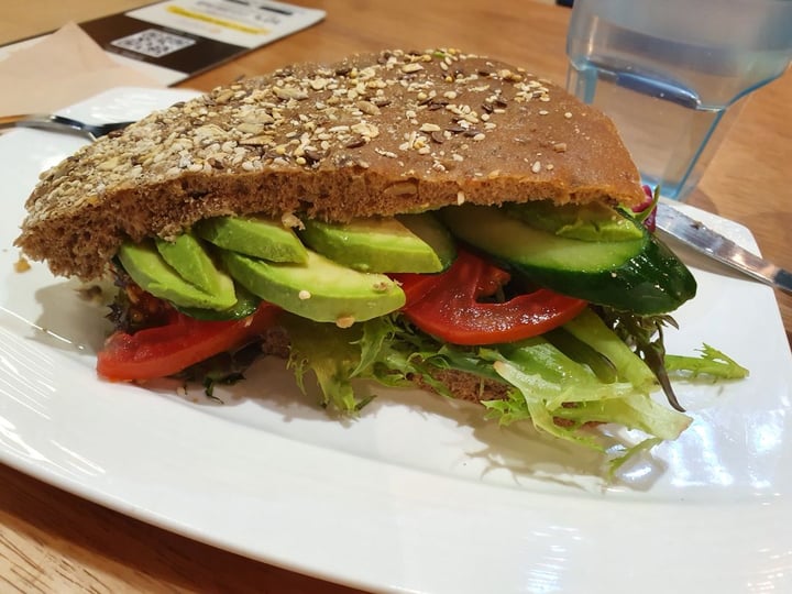 photo of Kraftwich Avocado & Tofu Vegan Kraftwich shared by @clairejo on  15 Jan 2020 - review