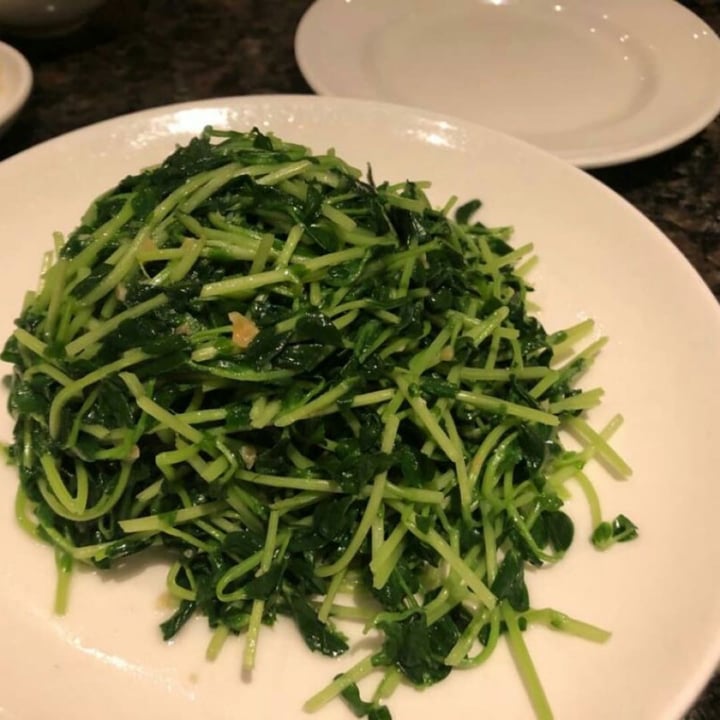 photo of Din Tai Fung Stir-Fried Dou Miao with Garlic shared by @ivy1008 on  05 Dec 2020 - review