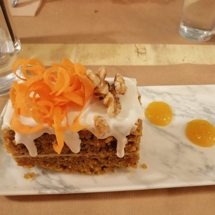 photo of Viva Burger Bizcocho de zanahoria con crema de queso shared by @nostoc on  28 Aug 2021 - review