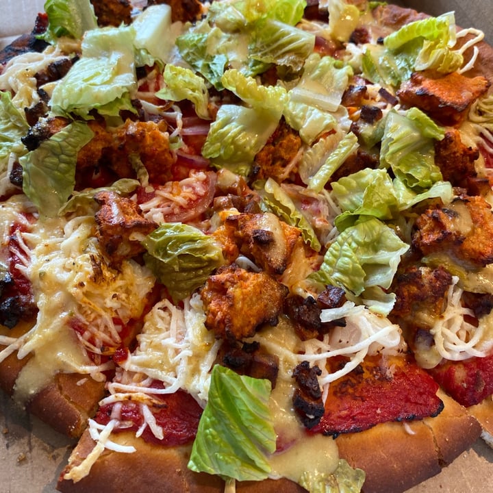 photo of Boon Burger Cafe Spicy Chickun Ceasar Peace-za shared by @iyerniki on  24 Oct 2020 - review