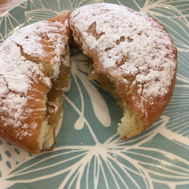 review photo of VegAmazing Doughnuts Berlinita manzana canela shared by @ggens on 28 Jun 2021 - review