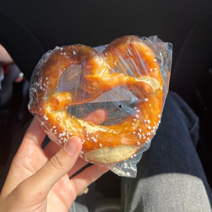 photo of Albert Heijn pretzel shared by @holasoymylk on  07 Aug 2022 - review