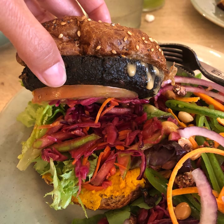 photo of Lexi's Healthy Eatery Charcoal Burger shared by @zsuz on  09 Feb 2022 - review