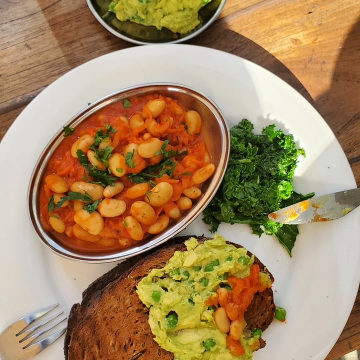 photo of The Lime Tree Cafe & Kitchen Jumeirah Avocado & Green Pea Toast & Beans shared by @nicolewatson on  15 Mar 2022 - review