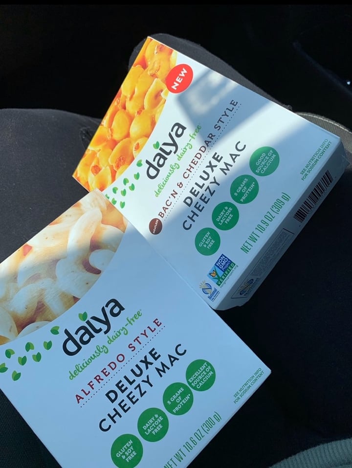 photo of Daiya Cheddar Style Deluxe Cheeze Sauce shared by @daniquiros on  20 Feb 2020 - review