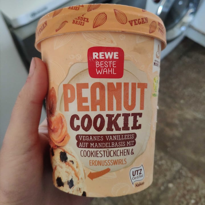 photo of REWE Beste Wahl Peanut Cookie Ice Cream shared by @sabsi95 on  26 May 2020 - review