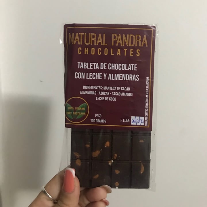 photo of Natural pandra Tableta de chocolate con leche y almendras shared by @noemariel on  02 Apr 2021 - review