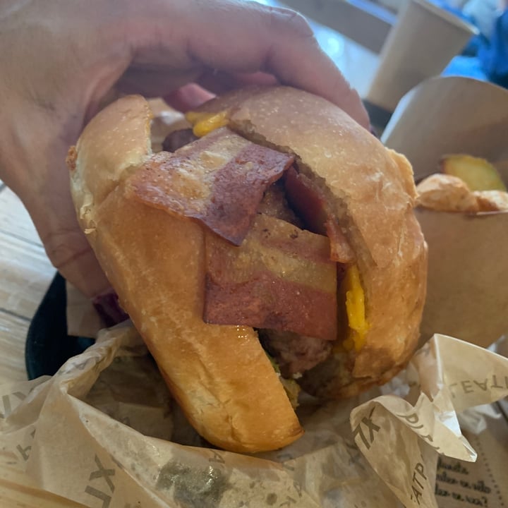 photo of Hank Burger La Vie Vegan Bacon shared by @catortorella on  27 Mar 2022 - review