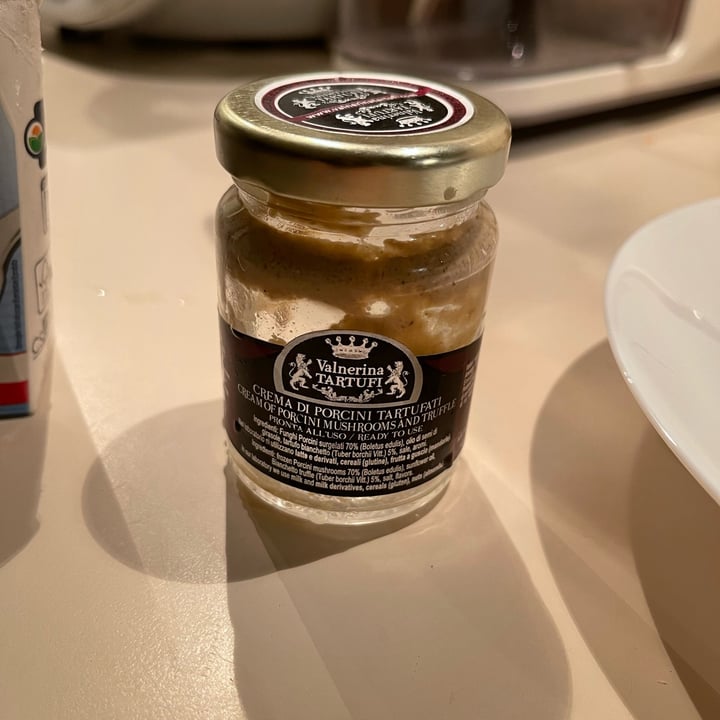 photo of Valnerina Tartufi Salsa Tartufata Black Truffle Sauce shared by @giuliacastello on  23 Apr 2022 - review